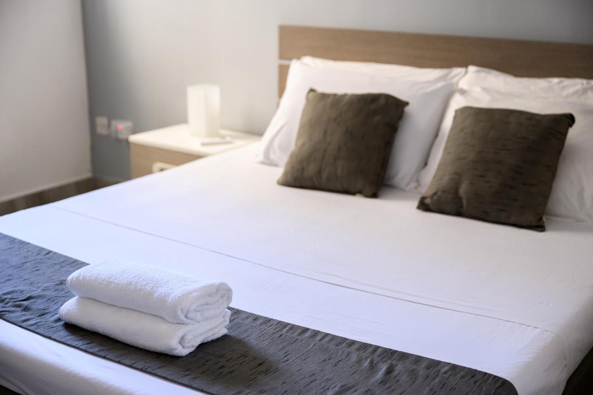 F9 Room 1, Private Double Room With Private Bathroom In Shared Flat Msida Exterior foto